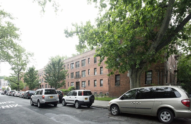 410-430 W 205th St in New York, NY - Foto de edificio - Building Photo
