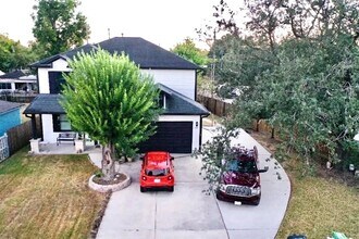 6641 Midfield Dr in Houston, TX - Building Photo - Building Photo