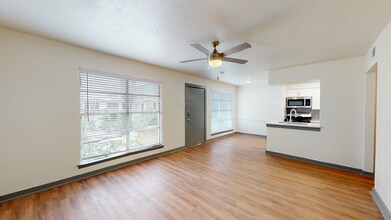 Swope & Mangold in Dallas, TX - Foto de edificio - Building Photo