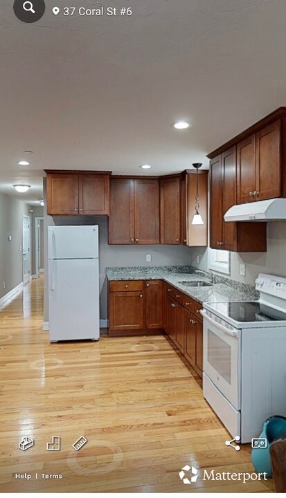 37 Coral St in Worcester, MA - Foto de edificio