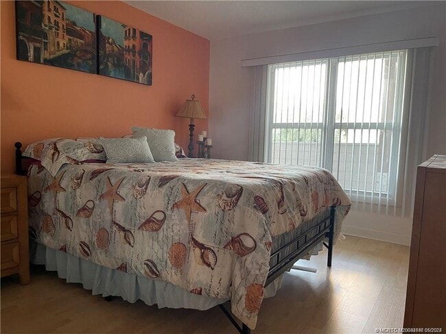 429 NE Tradewind Ln in Stuart, FL - Foto de edificio - Building Photo