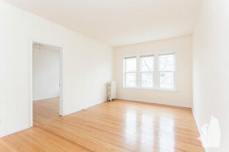 4805 N Wolcott Ave, Unit 3A in Chicago, IL - Building Photo - Building Photo