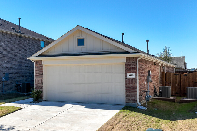 Honey Creek Homes in McKinney, TX - Foto de edificio - Building Photo