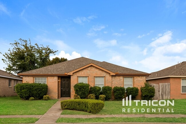 property at 2922 Marquis Ln