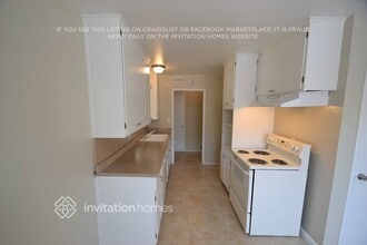 7572 South Pkwy in Sacramento, CA - Building Photo - Building Photo