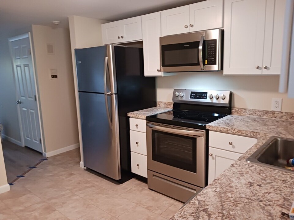 103 Oak St-Unit -C in Middleboro, MA - Building Photo