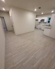 647 Hammond Ave, Unit 201 in San Antonio, TX - Building Photo - Building Photo