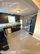 404 NE Douglas St in Lee's Summit, MO - Building Photo - Building Photo