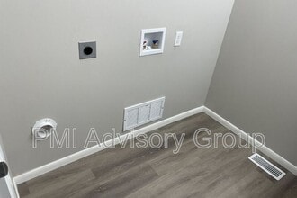 602 SE 37th St in Topeka, KS - Building Photo - Building Photo