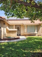 1066 Gloria Dr in Hemet, CA - Building Photo - Building Photo