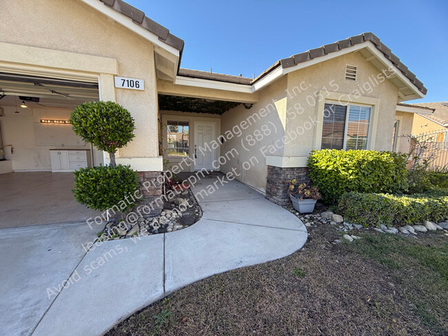 7106 Niagara Dr in Fontana, CA - Foto de edificio - Building Photo