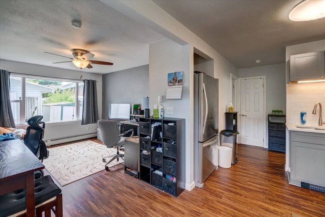 614 Dewitt St, Unit 2 in Portage, WI - Foto de edificio