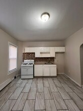 138 Fulton Ave, Unit 1 in Jersey City, NJ - Building Photo - Building Photo
