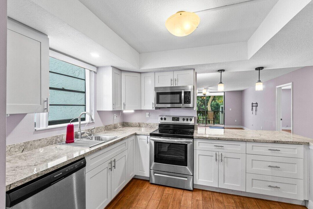 1555 S Federal Hwy in Delray Beach, FL - Building Photo