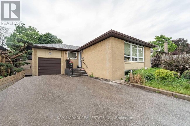 2588 Lundigan Dr in Mississauga, ON - Building Photo - Building Photo