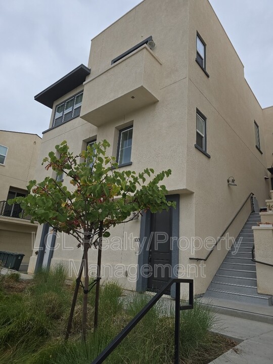 5201 Beachside Ln in San Diego, CA - Foto de edificio