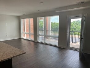 Evergreen Apartments in Monroeville, PA - Building Photo - Building Photo