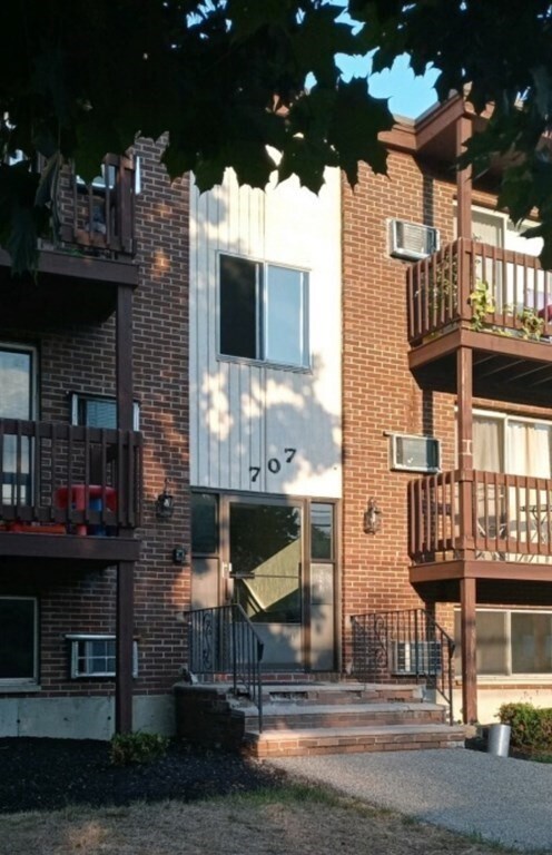707 Bedford St-Unit -#1 in Abington, MA - Building Photo - Building Photo