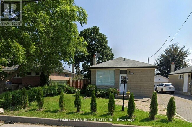 315 Rossland Rd W in Whitby, ON - Building Photo - Building Photo