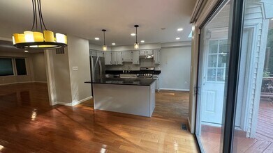 9085 Golden Sunset Ln in Springfield, VA - Building Photo - Building Photo