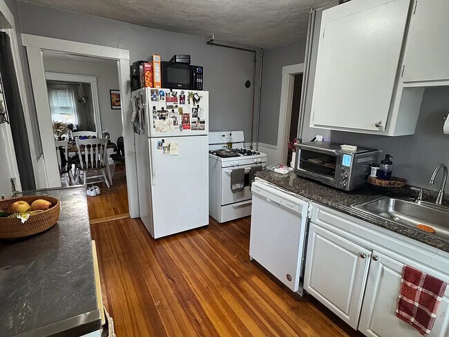 62 Carruth St, Unit 2 in Boston, MA - Foto de edificio - Building Photo
