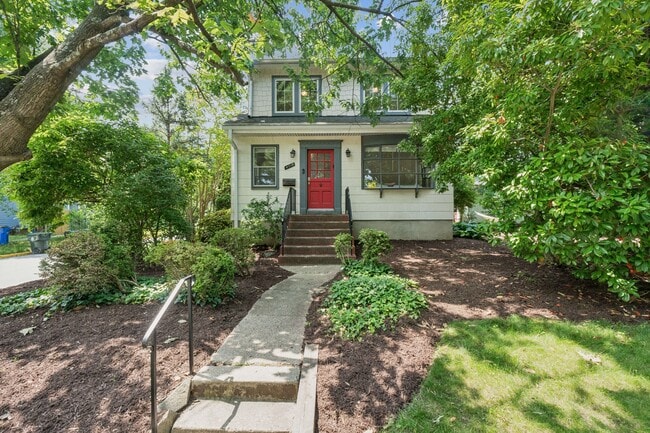 property at 4715 Norwich Rd