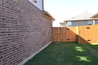 261 Northern Flicker St in Kyle, TX - Building Photo - Building Photo