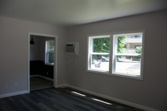 14643 Dickens St-Unit -A in Los Angeles, CA - Building Photo - Building Photo