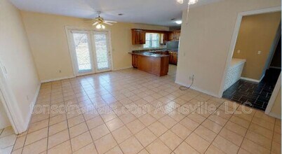 135 Cold Springs Rd in Hendersonville, NC - Building Photo - Building Photo