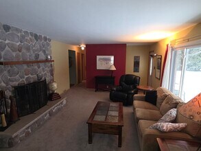 3365 Arroyo Rd in Brookfield, WI - Building Photo - Building Photo