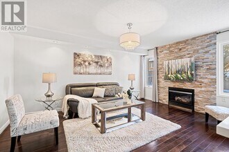 98 Lowther Ave in Richmond Hill, ON - Building Photo - Building Photo