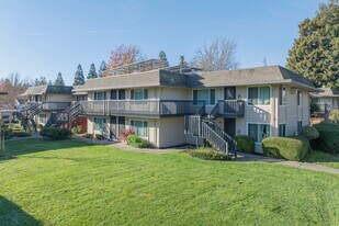 GLEN VIEW APARTMENTS in Napa, CA - Building Photo
