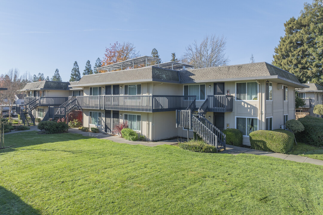 GLEN VIEW APARTMENTS in Napa, CA - Building Photo