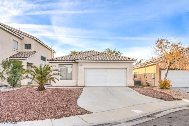 5817 Golden Wing St in Las Vegas, NV - Building Photo - Building Photo