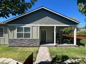 479 E Hersey St in Ashland, OR - Building Photo