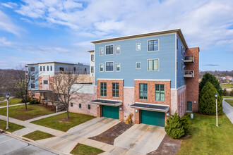 Point at River Shores in West Bend, WI - Building Photo - Building Photo