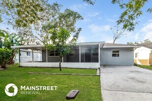 7051 Lenox Dr in New Port Richey, FL - Building Photo