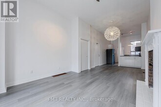 204-204 Gerrard St E in Toronto, ON - Building Photo - Building Photo