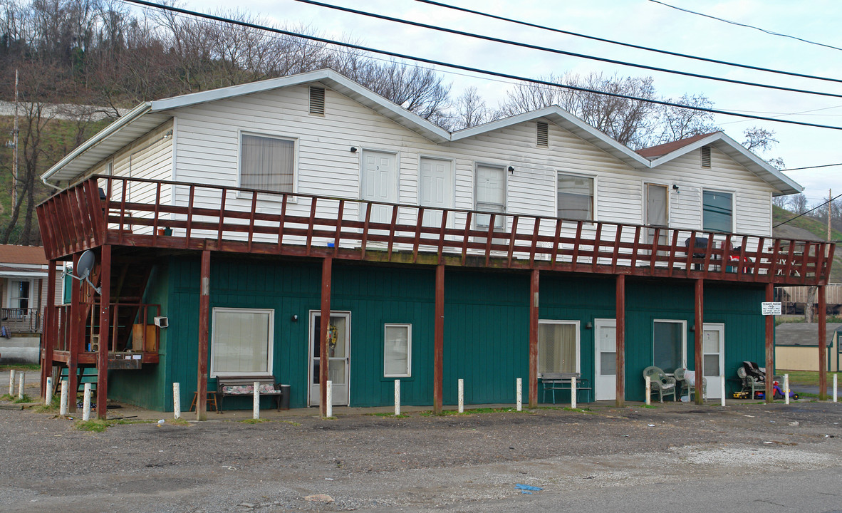 1900 Center St in Catlettsburg, KY - Building Photo