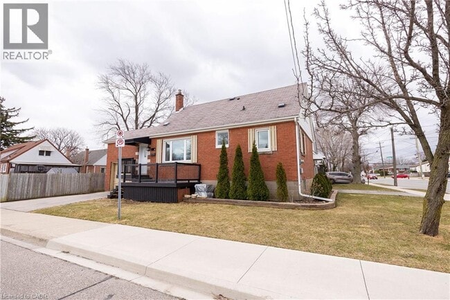 4 Sunning Hill Ave in Hamilton, ON - Building Photo - Building Photo