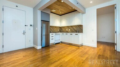 Ten Eyck Street, Unit 2A in Brooklyn, NY - Building Photo - Building Photo
