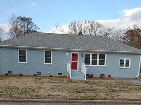 202 Sunset Dr in Hertford, NC - Building Photo