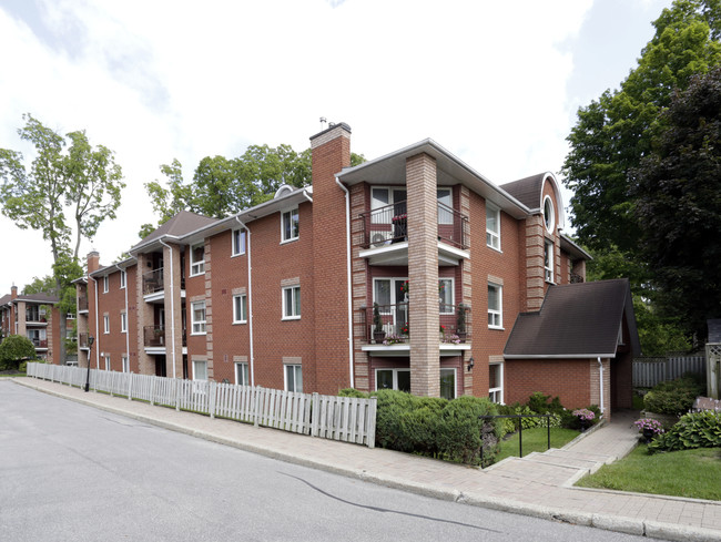 Walnut Grove in Barrie, ON - Building Photo - Primary Photo