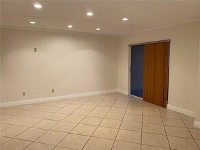 8340 SW 3rd Ct, Unit 102 in Pembroke Pines, FL - Building Photo - Building Photo
