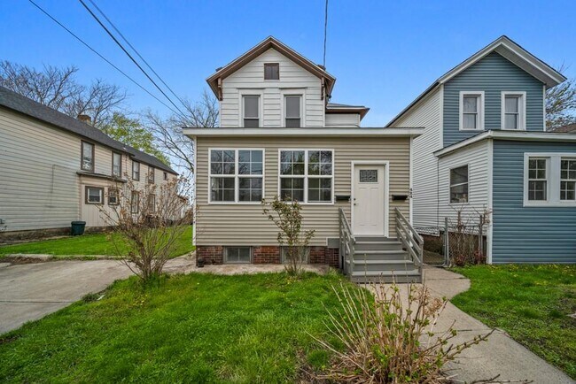 424 W 17th St, Unit 1