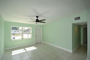 1324 Brookhill Dr in Ft. Myers, FL - Building Photo