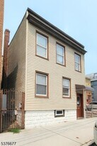 122 Cross St in Harrison, NJ - Building Photo