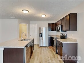 1806 12 Oaks Dr in Shelbyville, IN - Building Photo - Building Photo