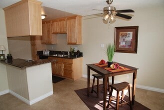 The Walnut Avenue Apartments in Huntington Beach, CA - Building Photo - Building Photo