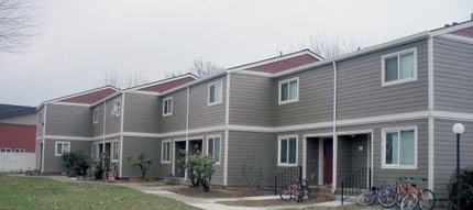 Indian Creek Court in Hood River, OR - Foto de edificio - Building Photo